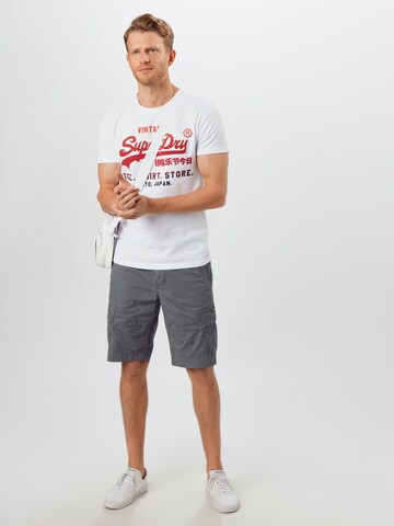 Superdry Regular Shorts in Grau