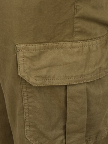 Tapered Pantaloni cargo di Urban Classics in verde