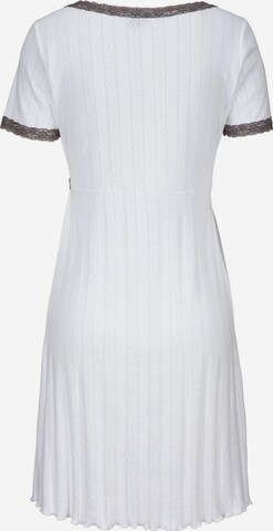 Chemise de nuit LASCANA en blanc