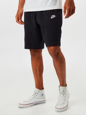 Nike Sportswear Regular Shorts in Schwarz: Vorderseite
