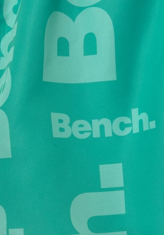 BENCH Badeshorts, lange Form in Grün