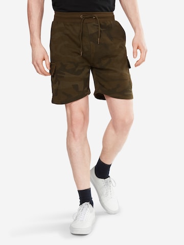 Urban Classics Regular Cargo Pants 'Terry' in Green: front