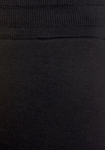 BENCH Tapered Nadrág 'Contrast' - fekete