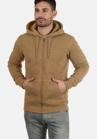 !Solid Zip-Up Hoodie 'Berti' in Brown: front