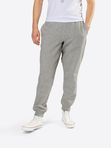 Effilé Pantalon Urban Classics en gris : devant