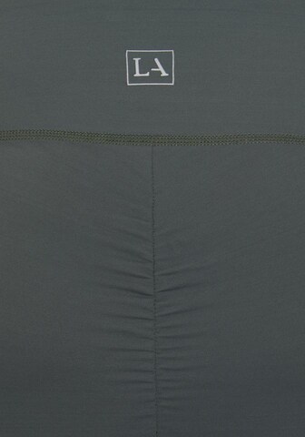 Skinny Pantaloni sportivi di LASCANA ACTIVE in verde