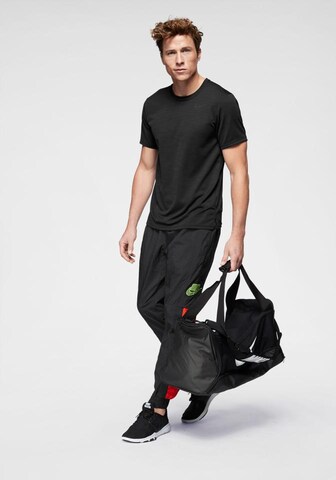 NIKERegular Fit Tehnička sportska majica 'Superset' - crna boja