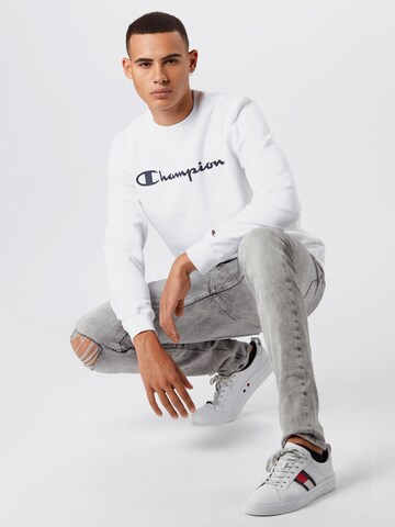 Coupe regular Sweat-shirt Champion Authentic Athletic Apparel en blanc