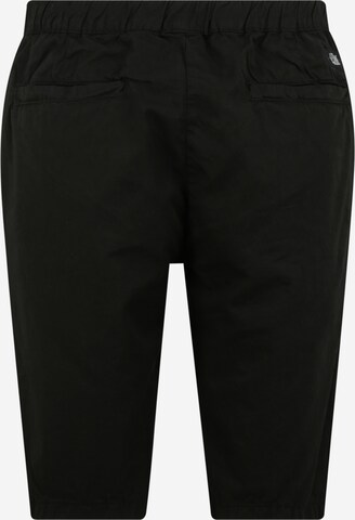 Urban Classics Regular Shorts in Schwarz