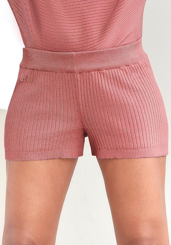 BENCH Slimfit Shorts in Pink: predná strana