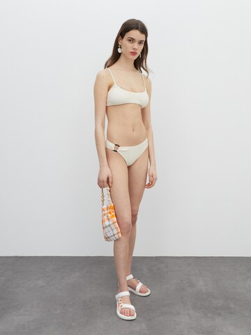 EDITED - regular Braga de bikini 'Adelaide' en beige: frente