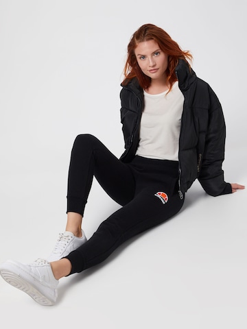 ELLESSE - Tapered Pantalón 'QUEENSTOWN' en negro