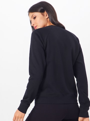 Nike Sportswear Sweatshirt 'Essential' in Schwarz