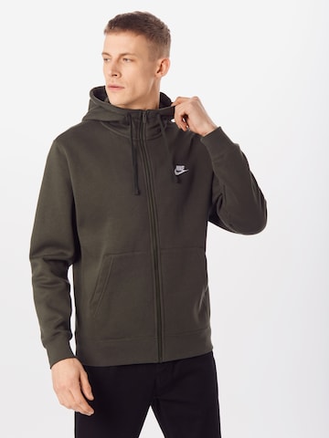 Nike Sportswear - Regular Fit Casaco em moletão 'Club Fleece' em verde: frente