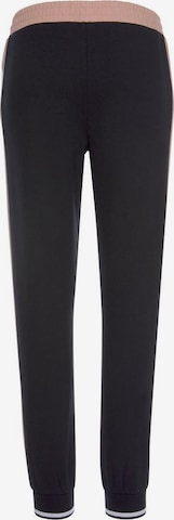 Tapered Pantaloni de pijama de la BENCH pe negru