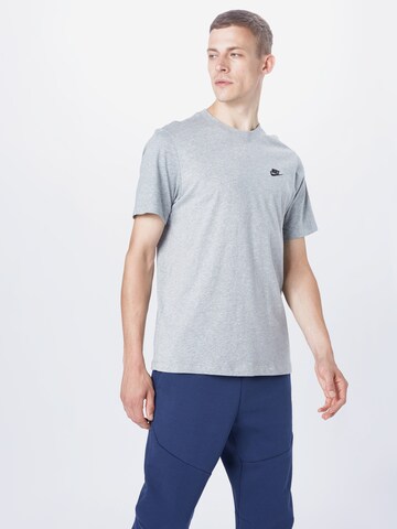 Nike Sportswear - Regular Fit Camisa 'Club' em cinzento: frente