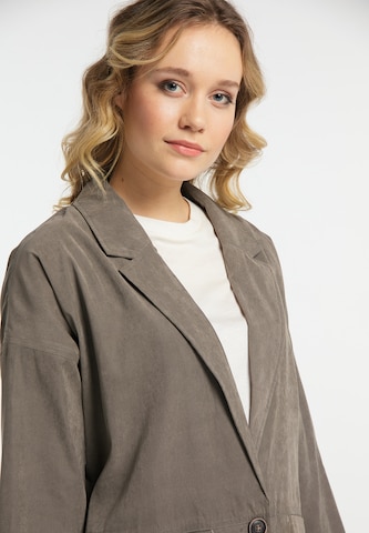 DREIMASTER Between-Seasons Coat in Grey: front