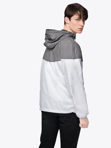 Urban Classics Přechodná bunda – bílá: zadní strana