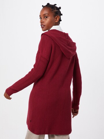 Cardigan QS en rouge : derrière