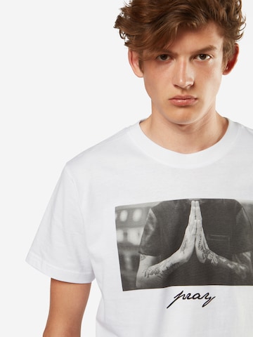 Mister Tee - Camiseta 'Pray' en blanco