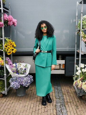 Feminine Emerald Business Look by GMK Collection