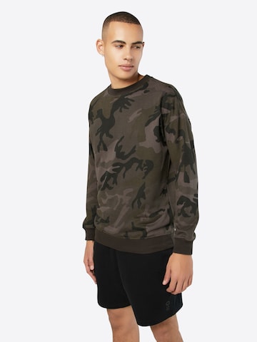 Sweat-shirt Urban Classics en vert : devant