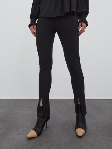 EDITED Skinny Broek 'Dalila' in Zwart: voorkant