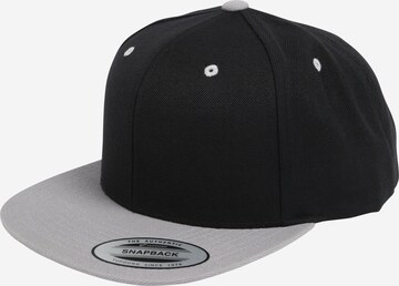 Casquette Flexfit en noir : devant