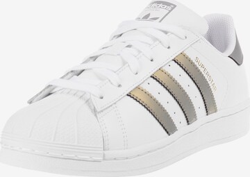 Baskets basses 'Superstar' ADIDAS ORIGINALS en blanc : devant