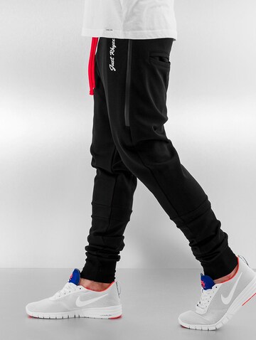 Urban Classics Tapered Broek in Zwart