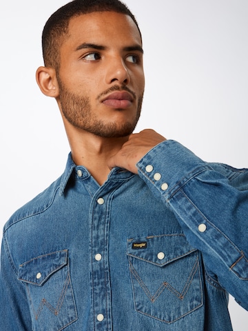 WRANGLER - Ajuste regular Camisa en azul