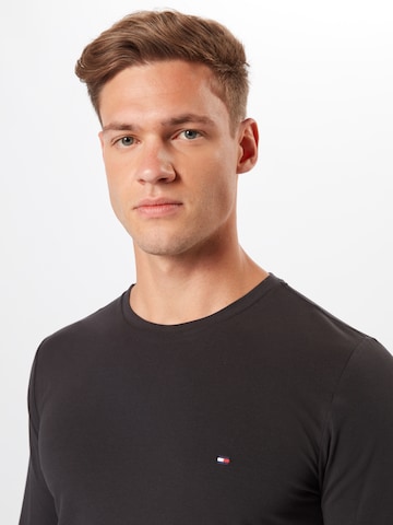 Coupe regular T-Shirt TOMMY HILFIGER en noir