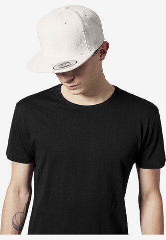 Casquette 'Melton' Flexfit en blanc : devant