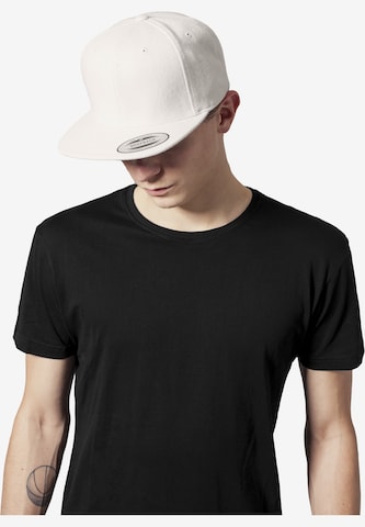 Casquette 'Melton' Flexfit en blanc : devant