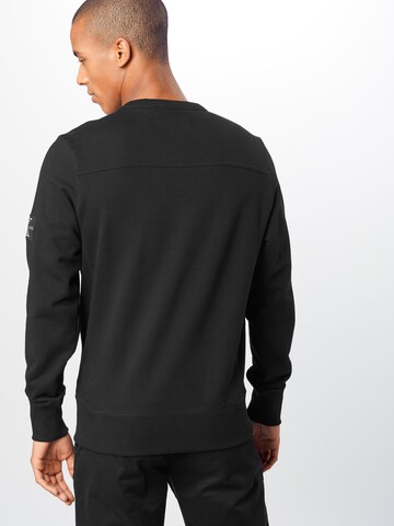 Calvin Klein Jeans Regular Fit Sweatshirt in Schwarz: zadná strana