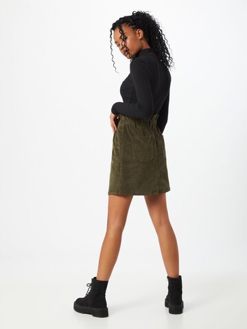 Noisy may Skirt 'Judo' in Green