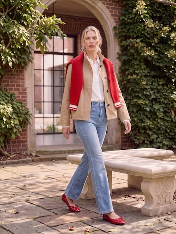 Preppy Trench & Red Flats Look
