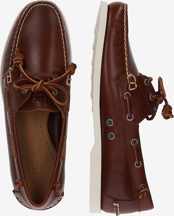 Mocassin 'Merton Slip on boat leather' Polo Ralph Lauren en marron : sur le côté