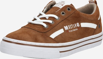 MUSTANG Sneakers low i brun: forside