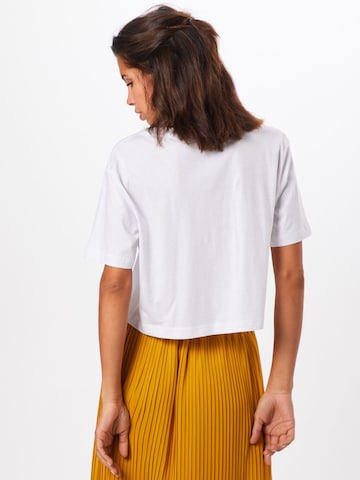 T-shirt Urban Classics en blanc : derrière