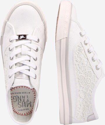 MUSTANG Sneakers in White: side