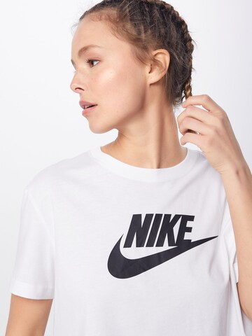 T-shirt Nike Sportswear en blanc