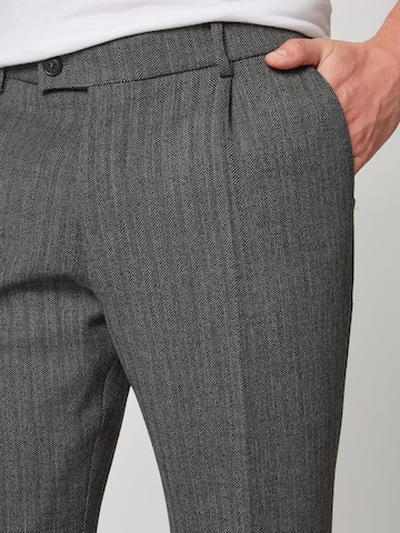 DRYKORN Slimfit Hose 'Core' in Grau