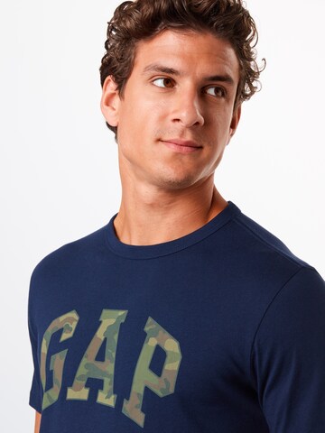 GAP - Camiseta 'V-SS CAMO ARCH LOGO TEE' en azul