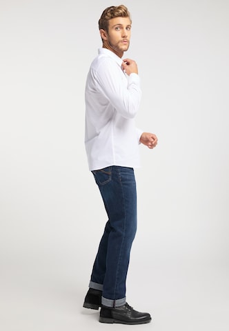 MUSTANG - Comfort Fit Camisa 'Casper' em branco