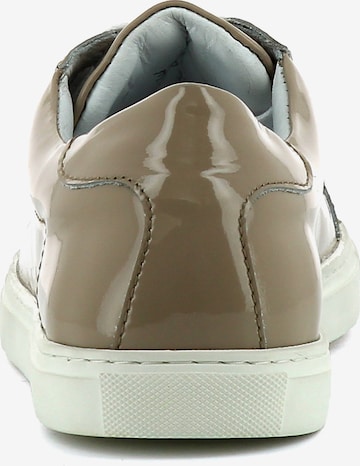 EVITA Sneakers laag in Beige