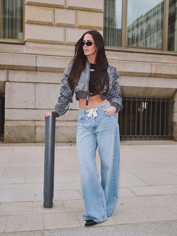 Cropped Bomber & Denim Look