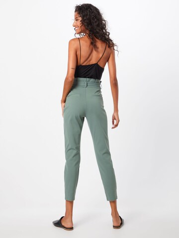 Coupe slim Pantalon à pince 'VMEVA' VERO MODA en vert : derrière