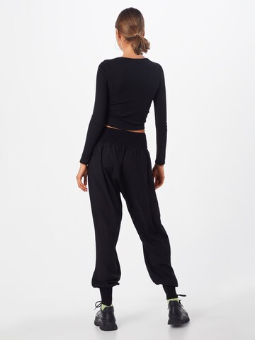 Urban Classics Tapered Trousers in Black: back