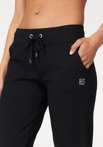 H.I.S - Tapered Calças em preto